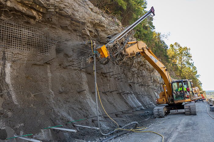 Comparison of manual vs robotic shotcrete application, illustrating the evolution of shotcrete technology in modern infrastructure projects